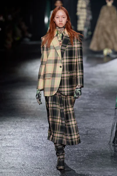 Look 25